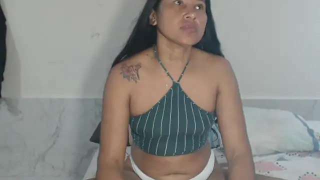 Snapshot of PERLA_BLACK_ chatting on January 7, 5:32 am PERLA BLACK online show from January 7, 5:32 am