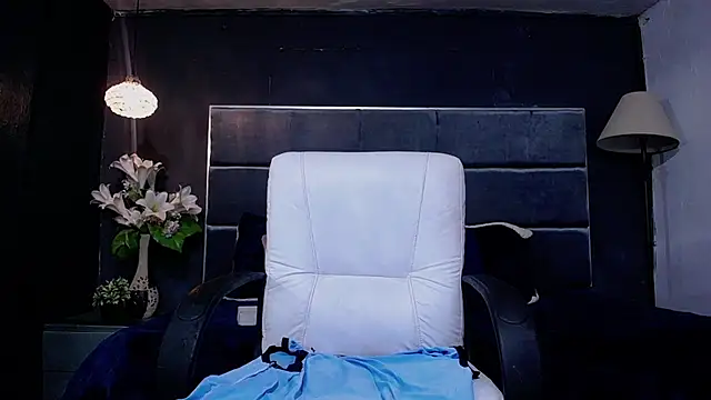 Snapshot of blackbignude chatting on October 25, 1:24 am blackbignude online show from October 25, 1:24 am