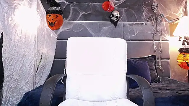 Snapshot of blackbignude chatting on October 31, 1:28 am blackbignude online show from October 31, 1:28 am