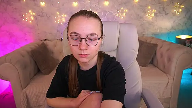 ArrinaWairr online show from March 19, 7:34 am