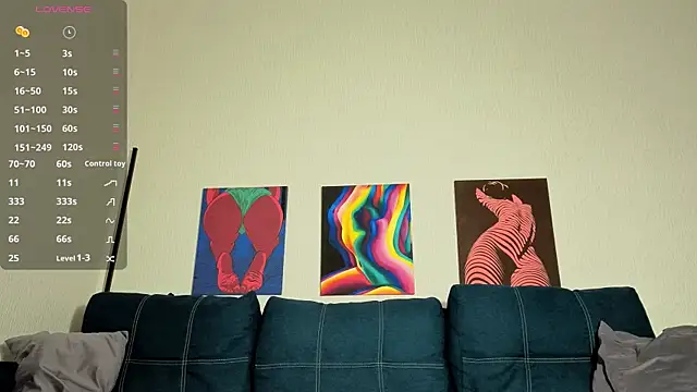 TrixiBell online show from December 3, 4:09 am