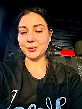 Snapshot of SaraViss20 chatting on December 18, 6:52 am SaraViss20 online show from December 18, 6:52 am