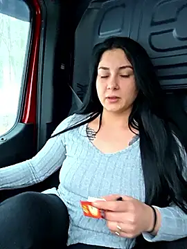 Snapshot of SaraViss20 chatting on January 15, 6:29 am SaraViss20 online show from January 15, 6:29 am