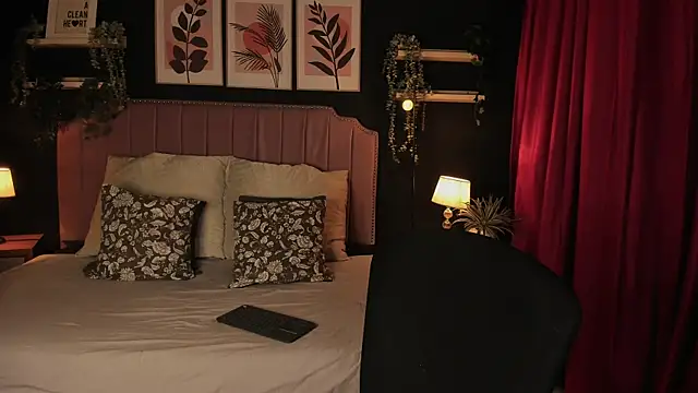 Snapshot of anne_dh chatting on December 14, 12:38 am anne dh online show from December 14, 12:38 am