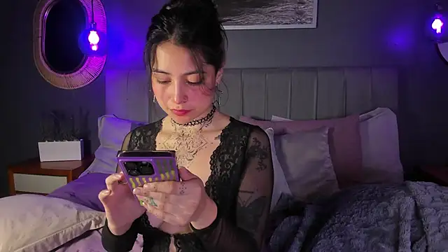 Snapshot of anne_dh chatting on February 8, 9:29 pm anne dh online show from February 8, 9:29 pm