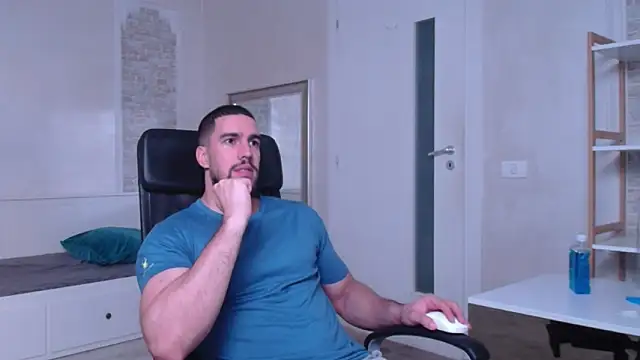 Snapshot of IvanHydee chatting on September 18, 4:36 am IvanHydee online show from September 18, 4:36 am