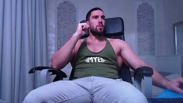 Snapshot of IvanHydee chatting on October 4, 4:32 am IvanHydee online show from October 4, 4:32 am