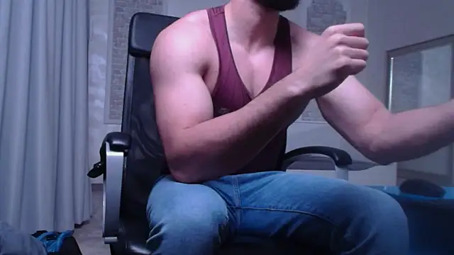 Snapshot of IvanHydee chatting on October 6, 4:43 am IvanHydee online show from October 6, 4:43 am