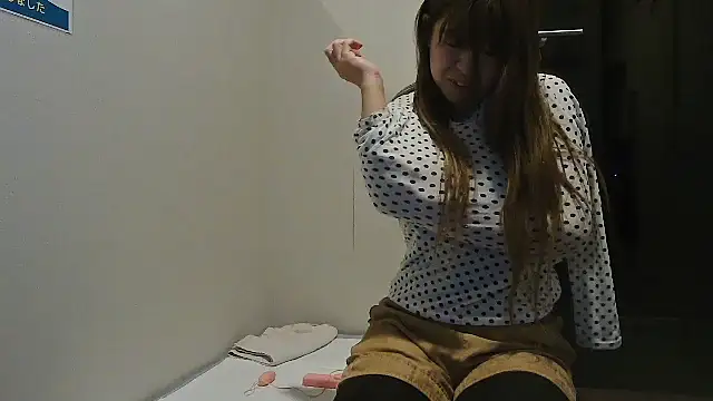 Snapshot of SAKI_saki_01 chatting on December 4, 11:19 am SAKI saki 01 online show from December 4, 11:19 am