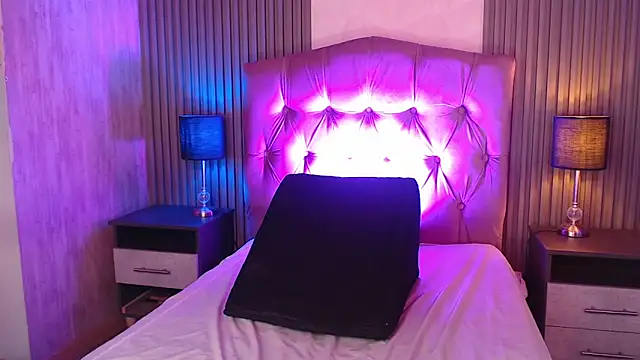 Snapshot of Bonnali_lune chatting on February 12, 7:42 pm Bonnali lune online show from February 12, 7:42 pm