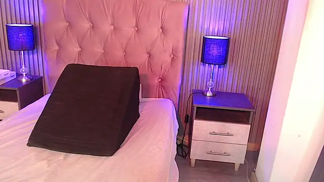 Snapshot of Bonnali_lune chatting on February 18, 10:17 pm Bonnali lune online show from February 18, 10:17 pm