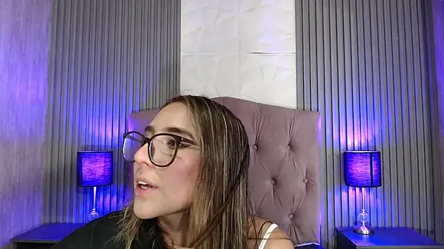 Snapshot of Bonnali_lune chatting on March 1, 4:03 am Bonnali lune online show from March 1, 4:03 am