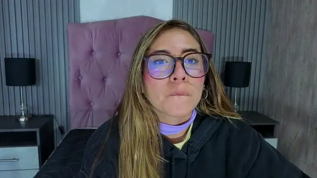 Snapshot of Bonnali_lune chatting on March 21, 9:51 pm Bonnali lune online show from March 21, 9:51 pm