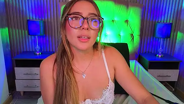 Snapshot of Bonnali_lune chatting on March 27, 8:26 am Bonnali lune online show from March 27, 8:26 am