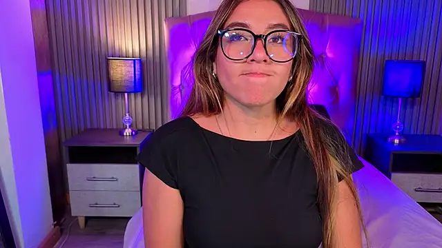 Snapshot of Bonnali_lune chatting on April 8, 9:04 pm Bonnali lune online show from April 8, 9:04 pm