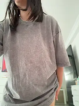 JuanitaMore01 online show from May 10, 8:25 pm
