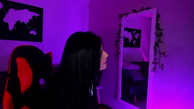 Snapshot of ZoeValencia1 chatting on February 18, 12:56 pm ZoeValencia1 online show from February 18, 12:56 pm