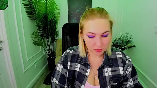 Snapshot of CamilaFatem chatting on September 10, 7:47 pm CamilaFatem online show from September 10, 7:47 pm