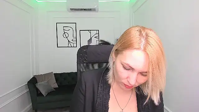 Snapshot of CamilaFatem chatting on September 22, 8:00 pm CamilaFatem online show from September 22, 8:00 pm