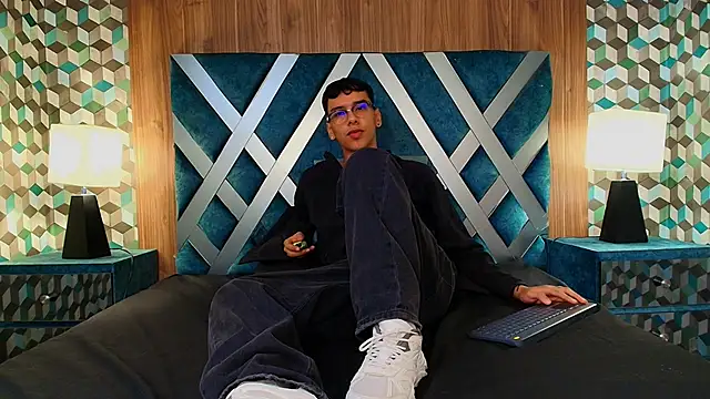 Aiden Royce online show from September 11, 5:18 am