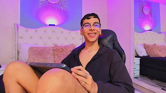 Aiden Royce online show from September 22, 5:20 am