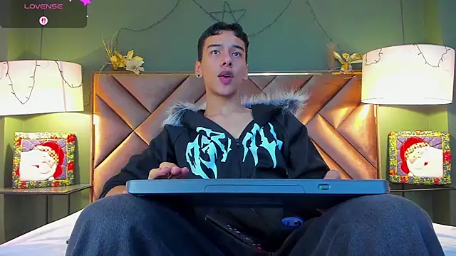 Aiden Royce online show from December 18, 3:23 am