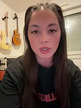Snapshot of liloush__ chatting on May 12, 8:17 pm liloush online show from May 12, 8:17 pm