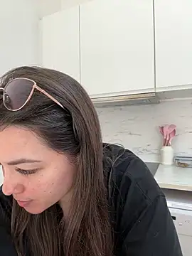 Snapshot of liloush__ chatting on May 20, 10:43 am liloush online show from May 20, 10:43 am
