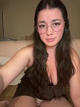 Snapshot of liloush__ chatting on June 26, 9:19 pm liloush online show from June 26, 9:19 pm