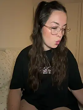 Snapshot of liloush__ chatting on August 1, 12:59 pm liloush online show from August 1, 12:59 pm