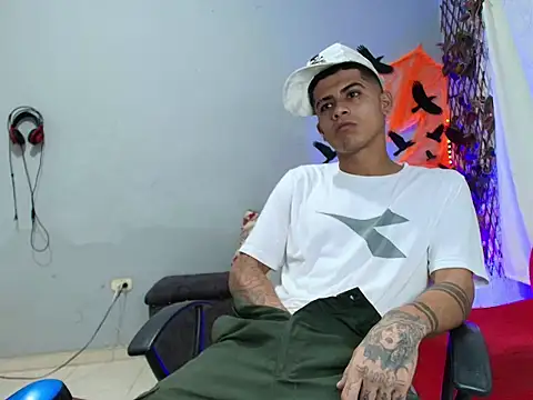 sweet Brunettes01 online show from October 17, 10:56 pm