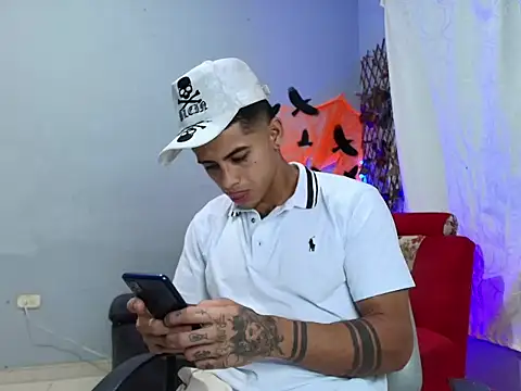 sweet Brunettes01 online show from October 18, 11:16 pm