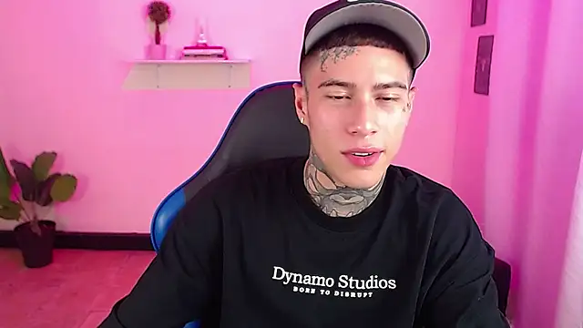 setthomas online show from November 26, 8:43 pm