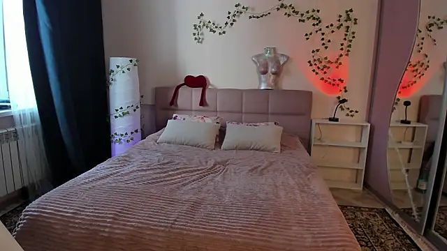 EmyRosaly online show from March 27, 5:57 am