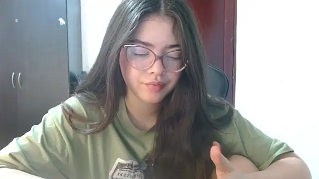 Snapshot of Valentina2390 chatting on June 21, 1:30 am Valentina2390 online show from June 21, 1:30 am