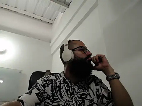 Snapshot of FranccoJ chatting on November 4, 5:45 pm FranccoJ online show from November 4, 5:45 pm