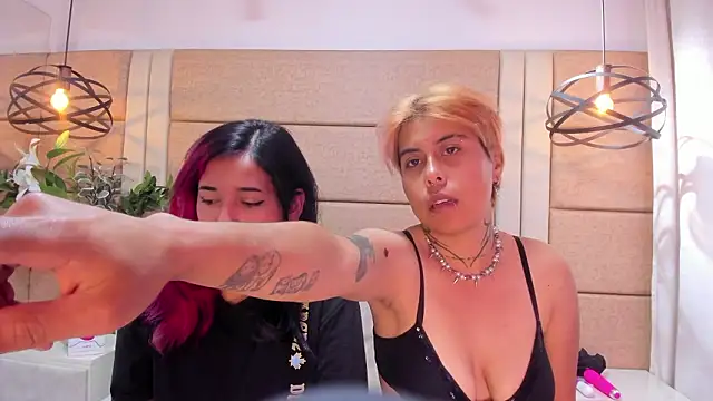 AnnieAndReach online show from January 19, 1:15 pm