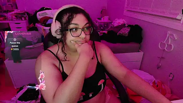 Snapshot of chericheesecake chatting on September 23, 12:57 am chericheesecake online show from September 23, 12:57 am