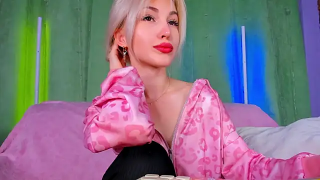 LisaFoxyMe online show from May 14, 1:23 am