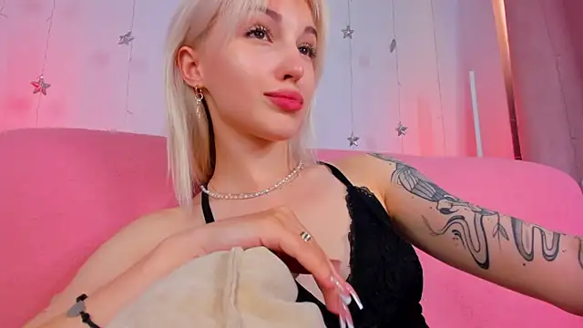 LisaFoxyMe online show from June 14, 2:24 am
