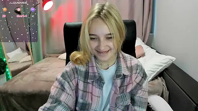 TaisiaHot online show from April 7, 8:15 am