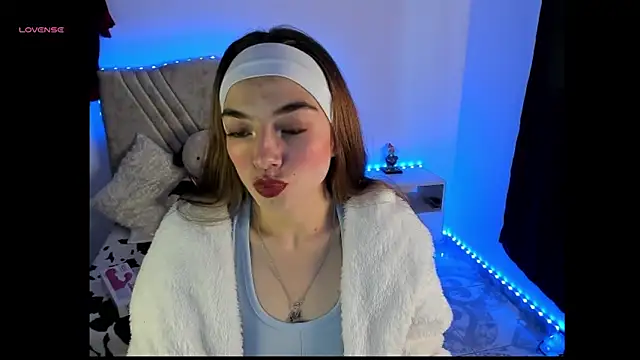 Snapshot of Mia_Victoria22 chatting on March 18, 2:42 pm Mia Victoria22 online show from March 18, 2:42 pm