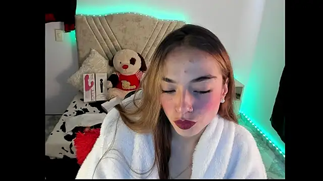 Snapshot of Mia_Victoria22 chatting on March 20, 4:23 pm Mia Victoria22 online show from March 20, 4:23 pm