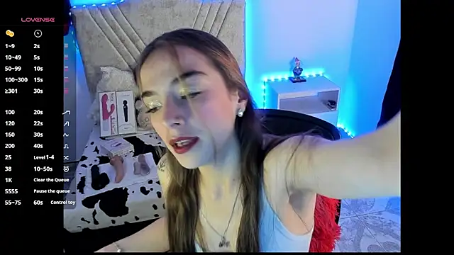 Snapshot of Mia_Victoria22 chatting on April 2, 2:31 am Mia Victoria22 online show from April 2, 2:31 am