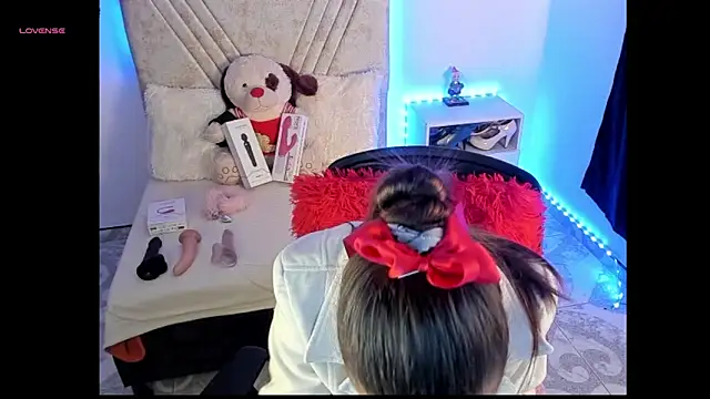 Mia Victoria22 online show from May 19, 5:30 pm