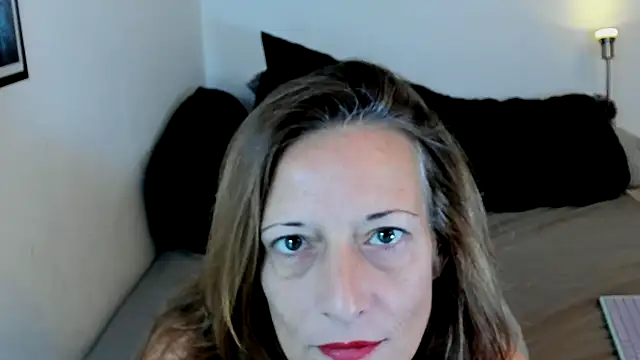 Snapshot of FrauMueller chatting on November 29, 9:12 am FrauMueller online show from November 29, 9:12 am