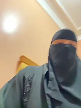  Laiali  online show from February 19, 8:16 pm