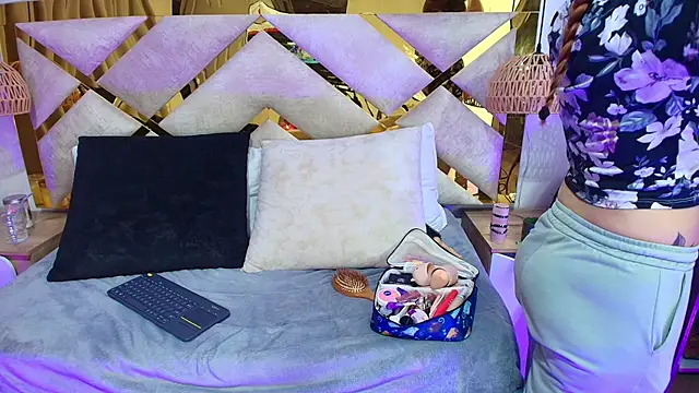 Snapshot of Scarlett_Vegaa chatting on September 19, 10:38 am Scarlett Vegaa online show from September 19, 10:38 am