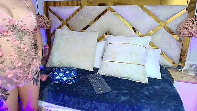 Snapshot of Scarlett_Vegaa chatting on October 8, 3:20 pm Scarlett Vegaa online show from October 8, 3:20 pm