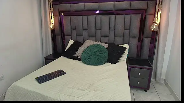 AdelineFiore online show from October 8, 11:41 am